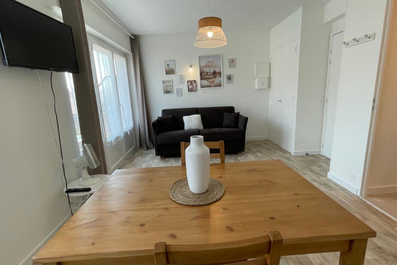 Le Bout Du Lac Studio Renove Avec Balcon Et Vue Sur La Montagne Annecy Luaran gambar