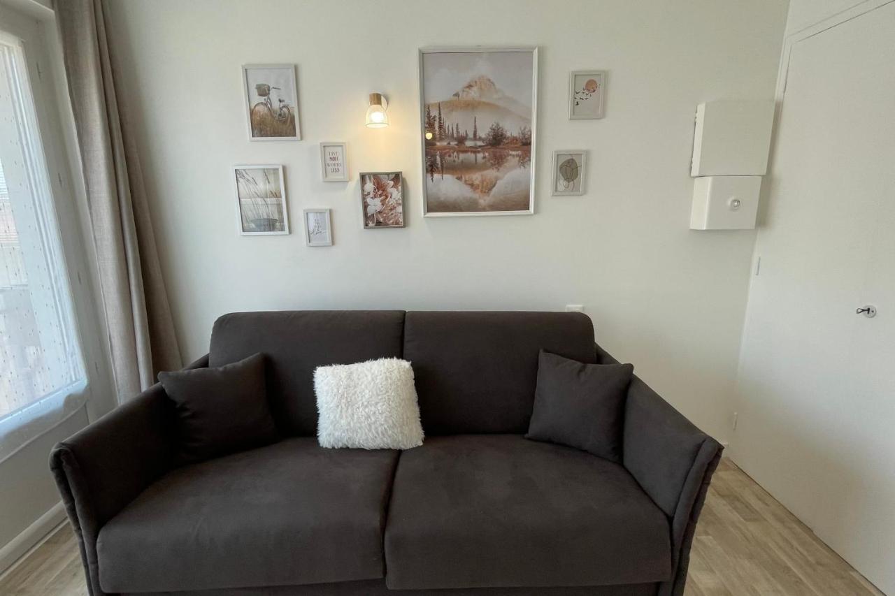 Le Bout Du Lac Studio Renove Avec Balcon Et Vue Sur La Montagne Annecy Luaran gambar