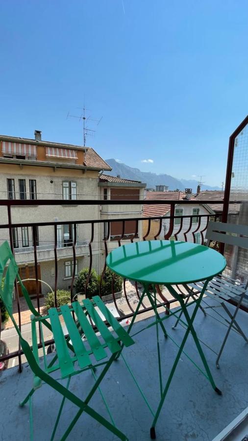 Le Bout Du Lac Studio Renove Avec Balcon Et Vue Sur La Montagne Annecy Luaran gambar